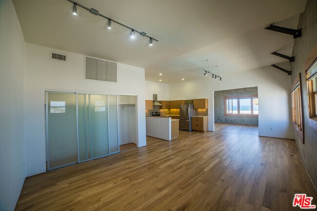 Foto del edificio - 8 Brooks Ave