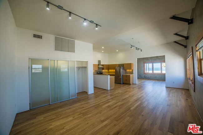 Building Photo - 8 Brooks Ave