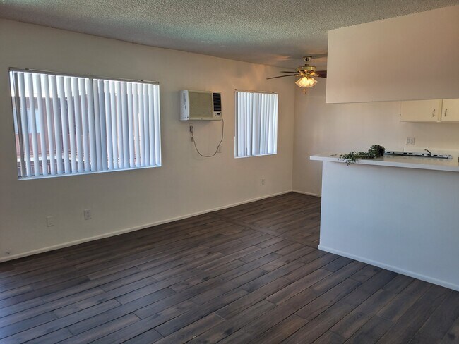 Foto del edificio - 8135 Langdon Ave