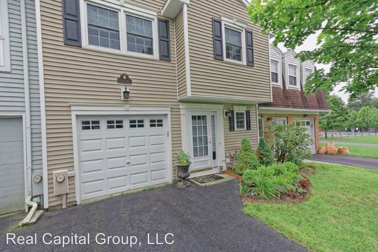 Primary Photo - 3 br, 1.5 bath House - 3 Stirrup Dr.