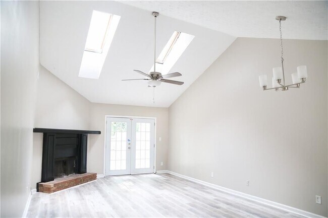 Foto del edificio - 5141 Farm Pl Dr NE