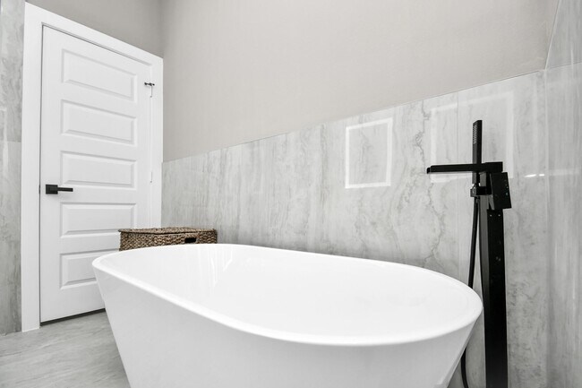 Foto del edificio - 316 Thornton Rd