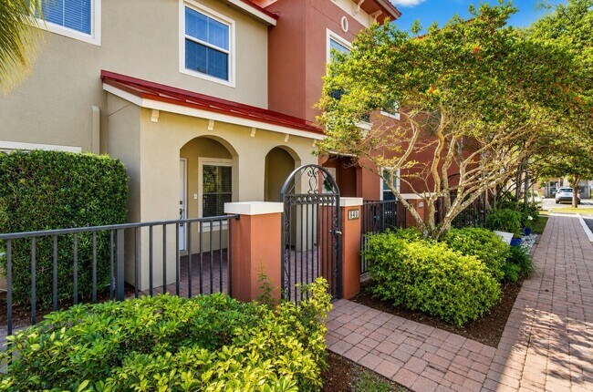Foto del edificio - 340 Lake Monterey Cir
