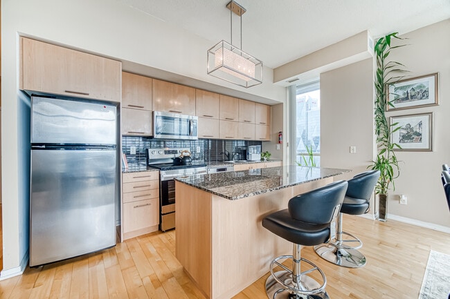 Photo du bâtiment - 55 Bremner Blvd