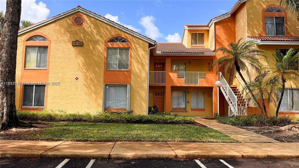 Primary Photo - 1084 Coral Club Dr