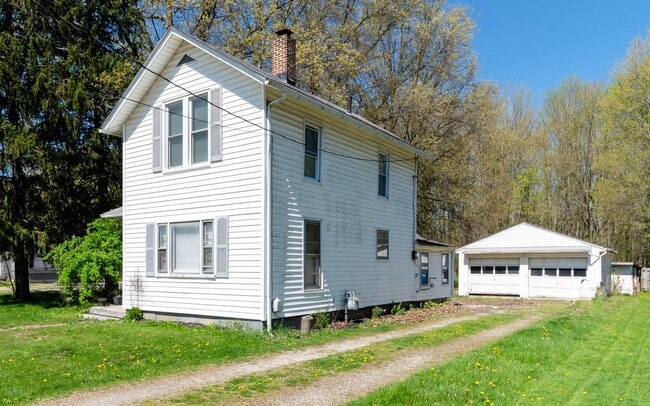 Building Photo - Charming 2-Bedroom Property in Prime Location