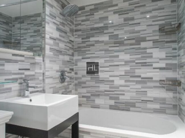 Building Photo - AMAZING ONE BEDROOM APARTMENT!! AMAZING DE...