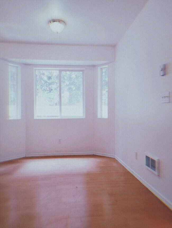 Building Photo - 3bd 2ba at the beach
