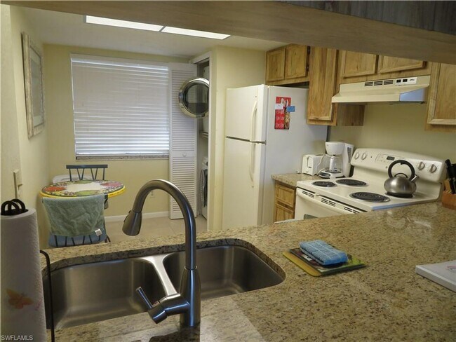 Foto del edificio - 4835 Bonita Beach Rd SW