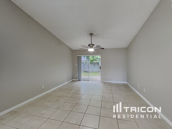 Building Photo - 8931 Valencia Gardens Drive Orlando FL