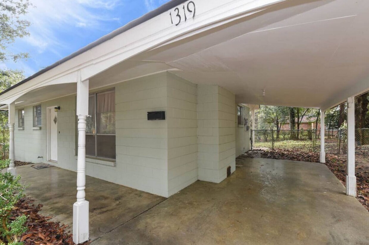 Foto principal - 3-Bedroom Home Near Memorial Hospital – Pe...
