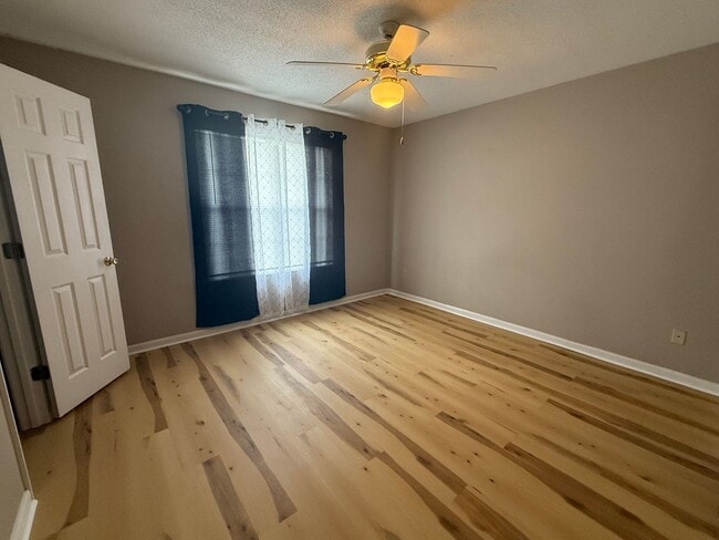 Building Photo - Beautiful 2bedroom, 2bathroom Townhome
