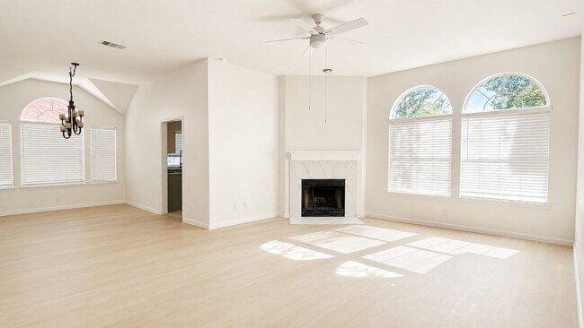 Building Photo - 306 N Mt Rushmore Dr