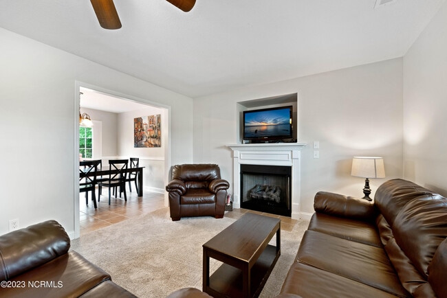 Building Photo - 305 Cabin Cir