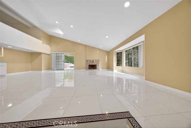 Foto del edificio - 2255 E Chevy Chase Dr