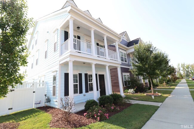 Building Photo - 1201 Russet Ln