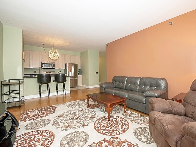 Foto del edificio - 330 N Jefferson St