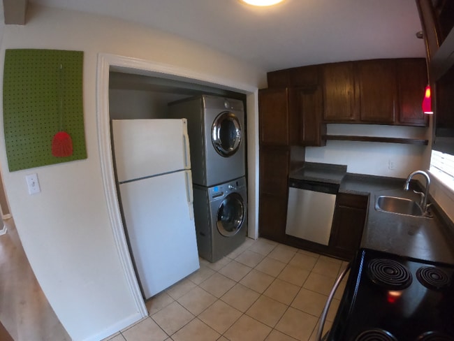 Building Photo - 404 Manuel Dr