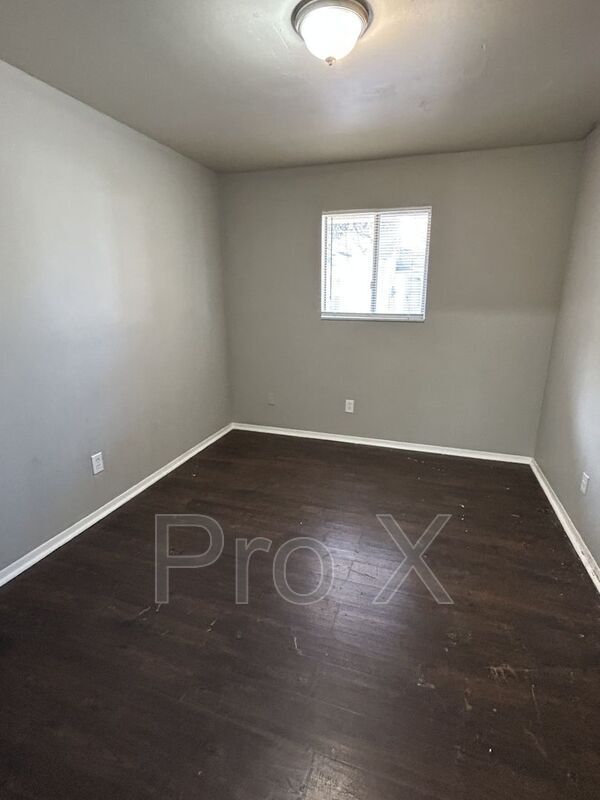 Foto del edificio - 208 W 1st St