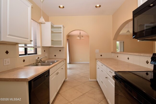 Building Photo - 1604 E 10th St