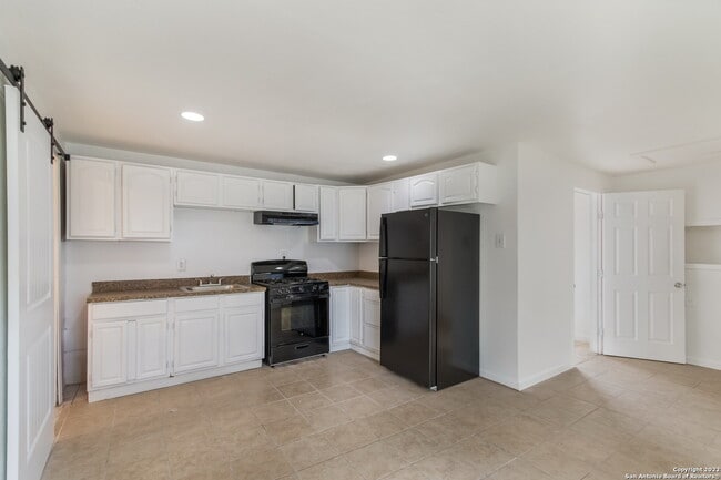 Building Photo - 234 Readwell Dr