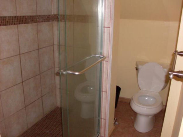 Bathroom_2 - 128 Main St