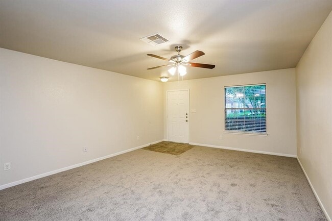 Building Photo - 2714 Roaring Oaks Ln