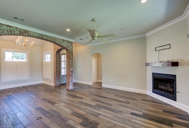 Building Photo - 205 Conti Way