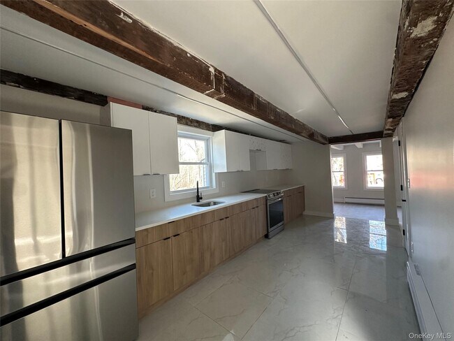 Building Photo - 1445 Burlingham Rd