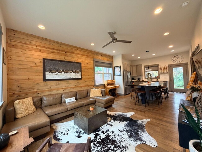 Foto del edificio - Gorgeous and Quiet 3 Bed 2.5 Bath Home in ...