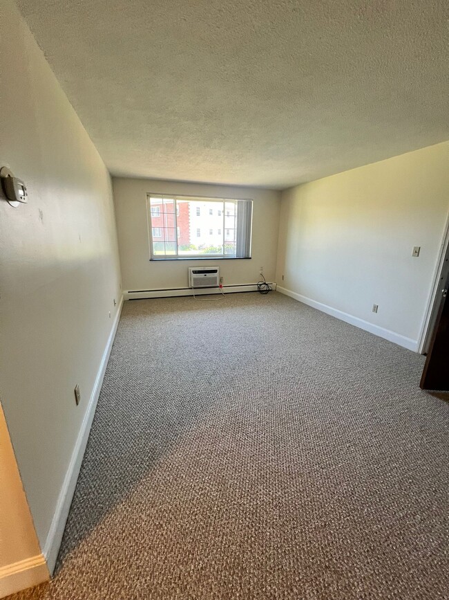 Building Photo - 1 Brattle Dr