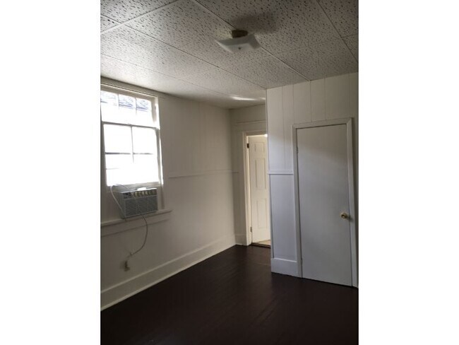 Building Photo - 517 S Genois St