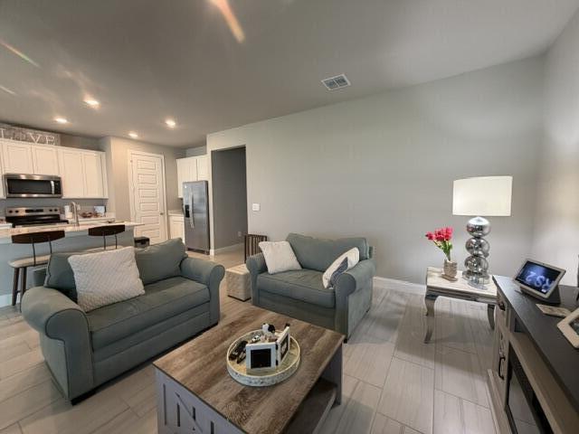 Building Photo - 9044 Dahlia Cir
