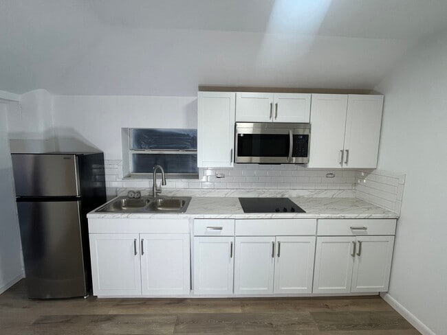Building Photo - 875 S Lake Shore Way