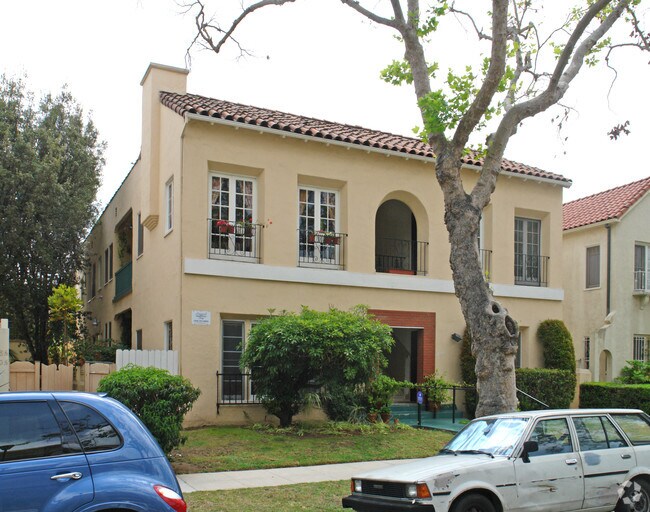 Foto del edificio - 232 N Almont Dr