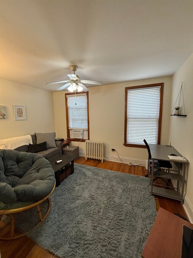 Foto del edificio - 513 Willow Ave