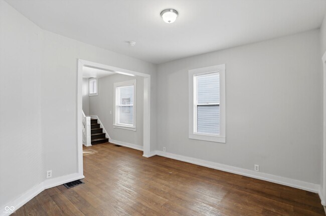 Building Photo - 512 N Beville Ave