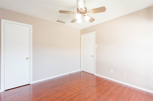 Building Photo - 5840 Spring Valley Rd