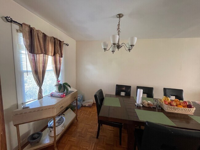 Comedor al lado de la cocina - 7040 Meadowbrook Ln