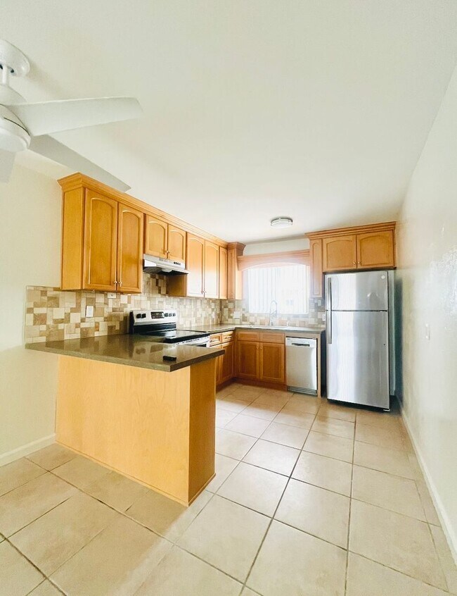 Foto del edificio - 825-827 San Fernando Place