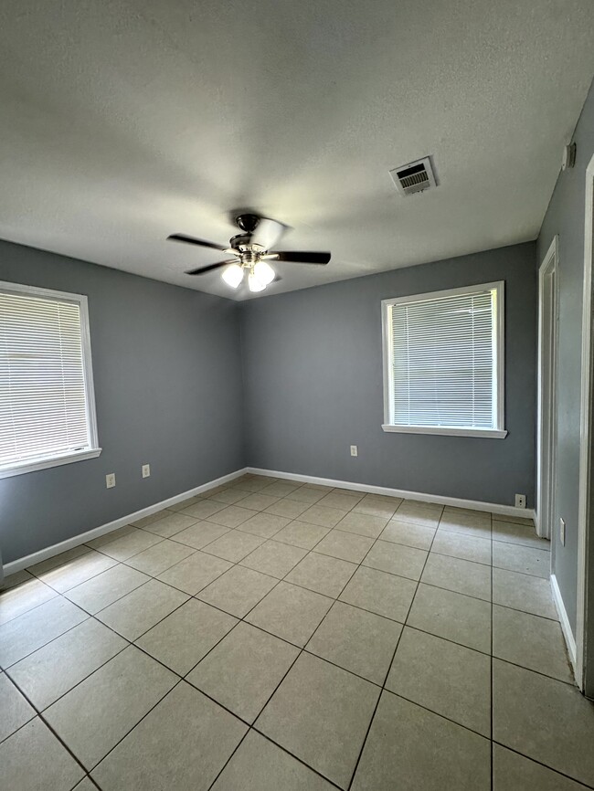 Building Photo - 8630 Corlett Dr