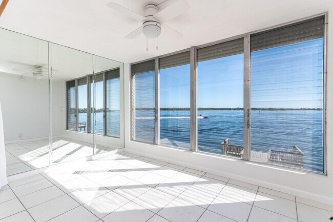 Building Photo - 52 Yacht Club Dr