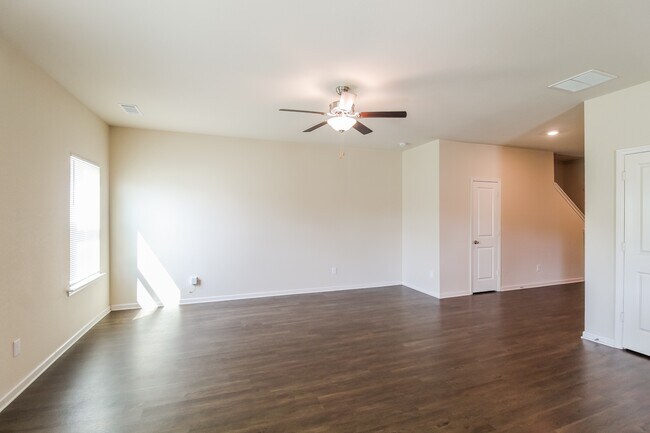 Building Photo - 728 Fitzroy Dr