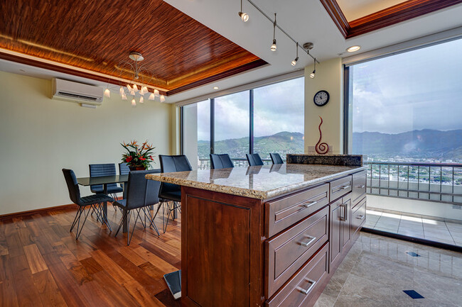Building Photo - 2333 Kapiolani Blvd