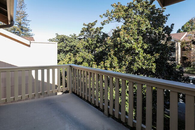 Foto del edificio - Impeccably remodeled unit-don't miss this ...