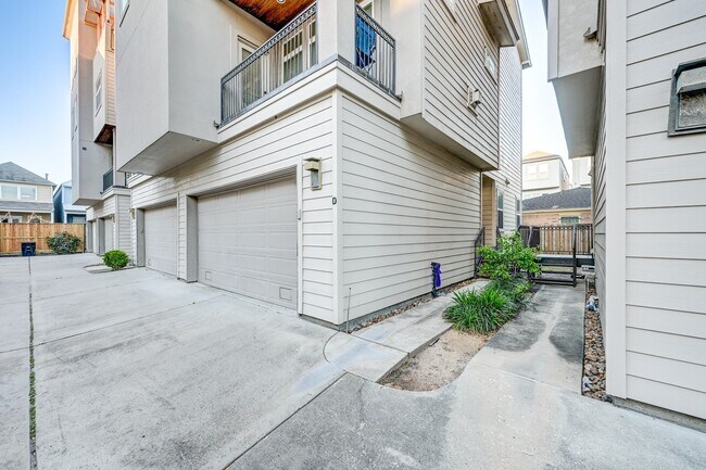 Foto del edificio - 1325 W 24th St