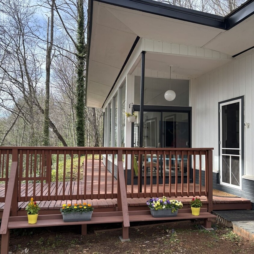 $1,800 - 3 Bedroom 2 Bathroom Gorgeous and Unique Furnished House in Webster - $1,800 - 3 Bedroom 2 Bathroom Gorgeous and Unique Furnished House in Webster