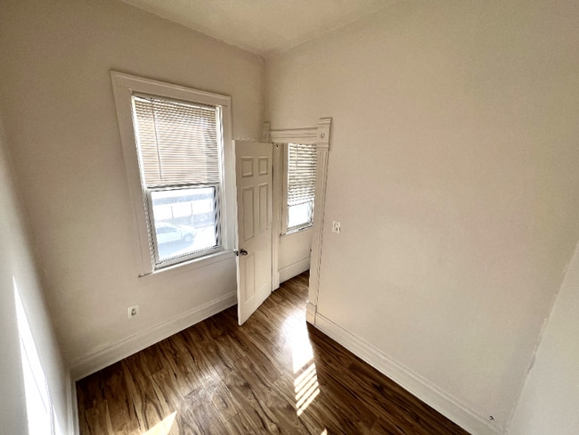 Building Photo - 5248 S Wells St