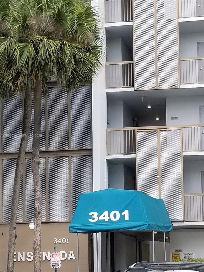 Building Photo - 3401 N Country Club Dr