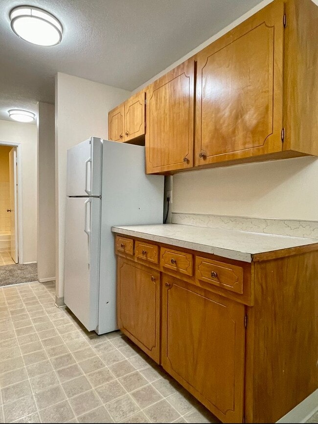 Building Photo - **50% OFF FIRST MONTH'S RENT** Spacious To...